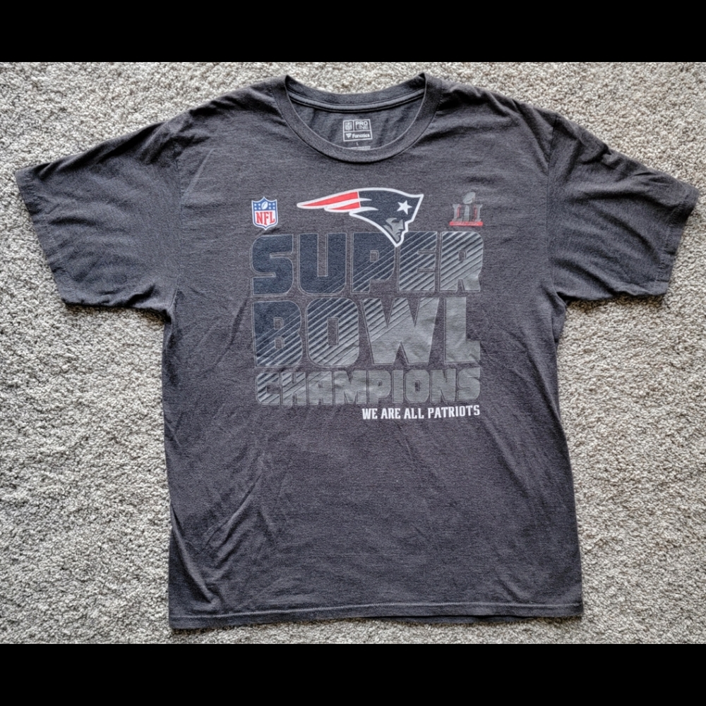 Men's Large NFL Fanatics New England Patriots Superbowl LI Champions T-Shirt